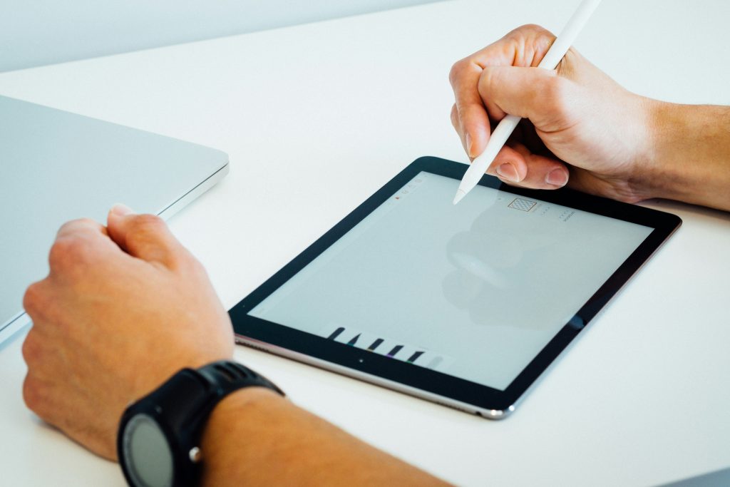 iPadを安く買う方法を解説！学生向けの得する買い方とタイミング