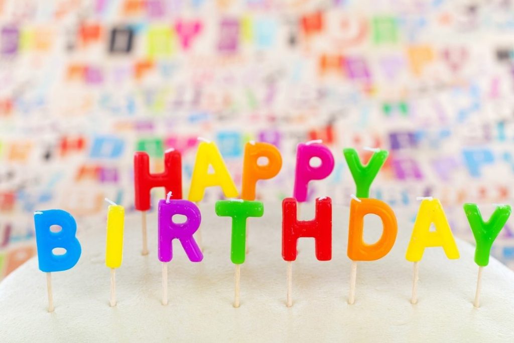 カメラレンタルで推しの誕生日会の写真をキレイに残そう