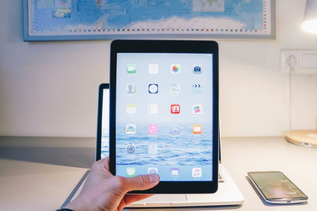 ミドルレンジモデル|性能と価格のバランスが取れた万能タブレット