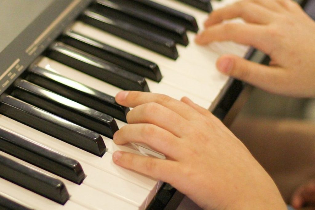 61鍵盤の電子ピアノでは弾けない曲がある