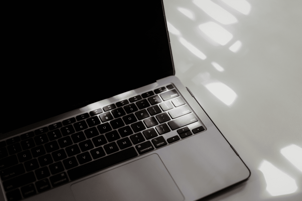 外付けDVDドライブが利用用途にあっているか、MacBookをレンタルで試してみる