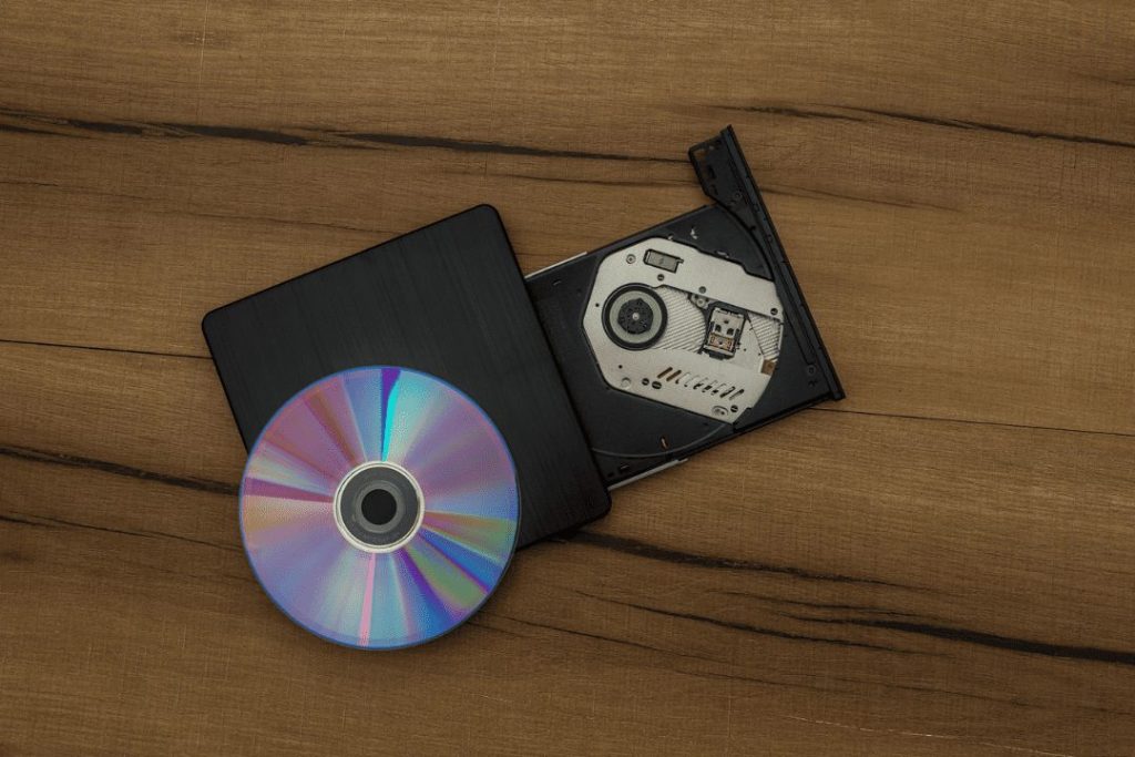 MacBookでCDが聞ける外付けDVDドライブ9選