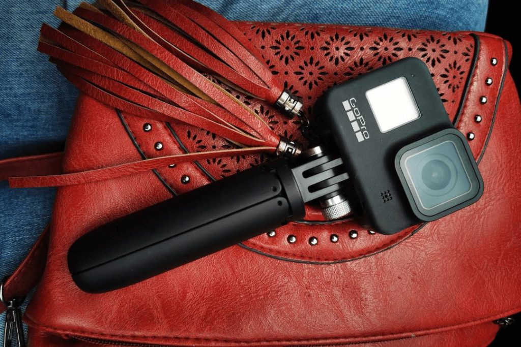 gopro hero7 バッテリー 予備２つ 動作良好 ネックマウント付き gopro hero7 バッテリー 予備2つ 動作良好 ネックマウント付き