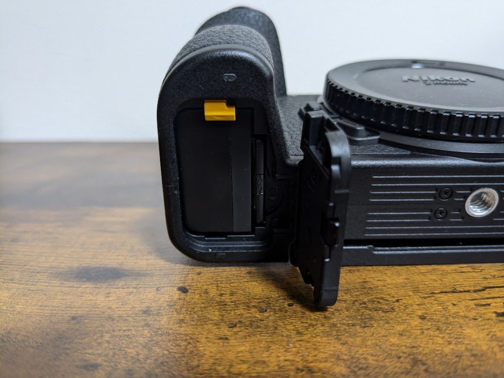 Z50のSDカード挿入口