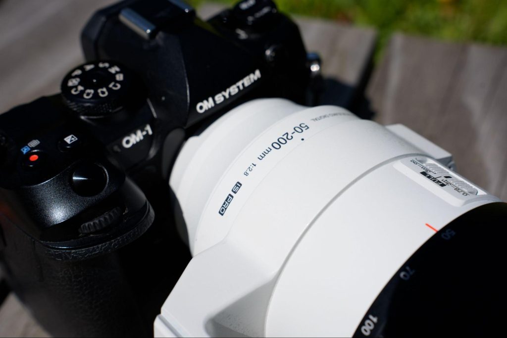 【レビュー】OM SYSTEM M.ZUIKO DIGITAL ED 50-200mm F2.8 IS PRO|軽い!唯一無二の100-400mm相当F2.8ズームレンズ