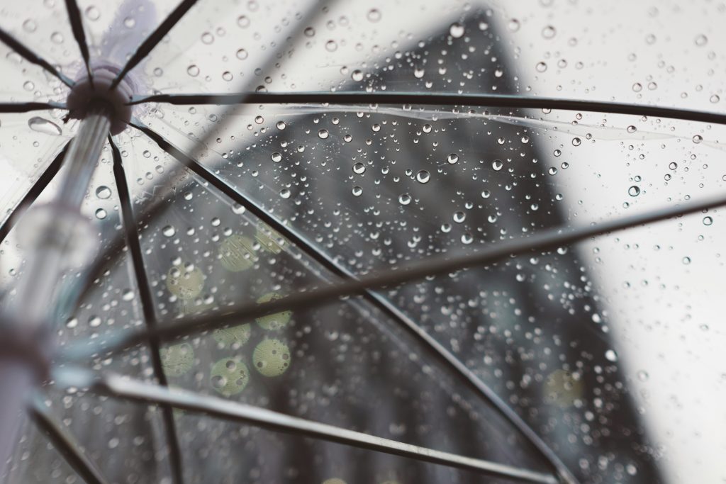雨の日の撮影のコツ!注意点・シャッタースピード・設定を解説