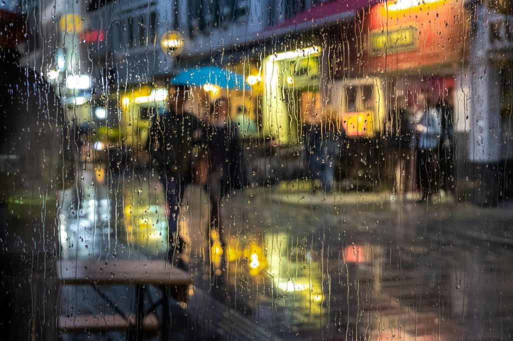 雨の日の撮影のコツ!注意点・シャッタースピード・設定を解説