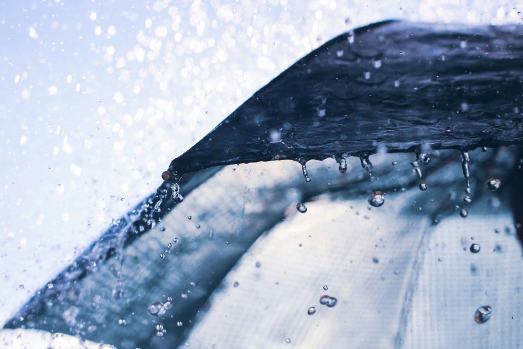 雨の日の撮影のコツ!注意点・シャッタースピード・設定を解説